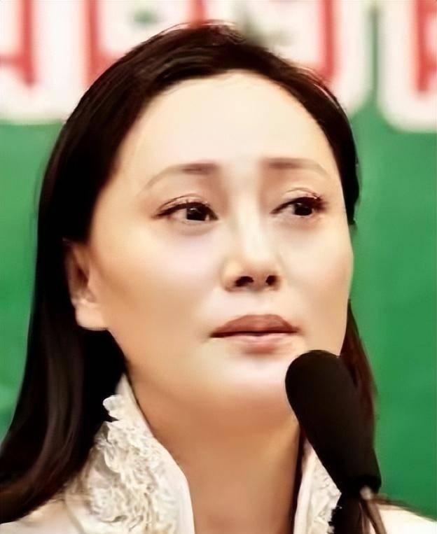 宋佳：丈夫身患沉痾后，她离婚弃夫远走，55岁再婚嫁比利时富豪