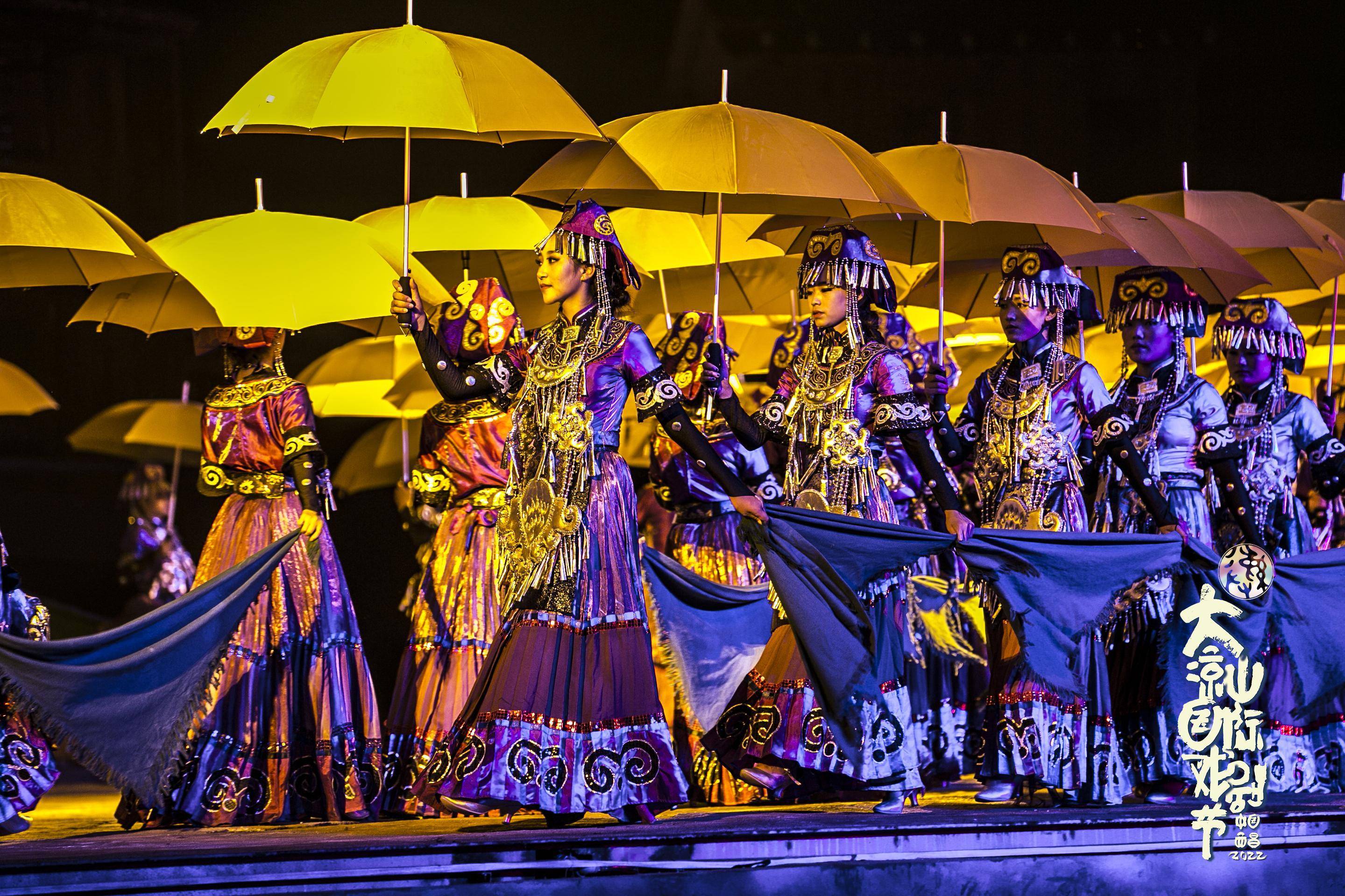 2022第四届大凉山国际戏剧节开幕《阿惹妞》火热开演_演出_观众_文化