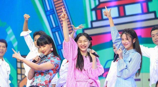 "浪姐"上《天天向上》,汪涵问王一博选谁旅行,王一博:随便!