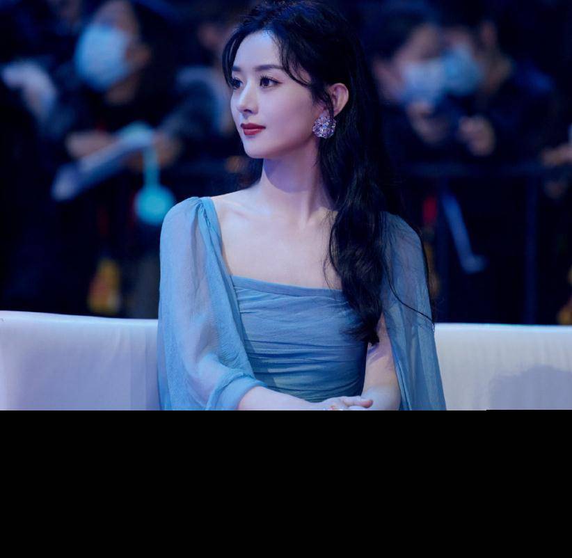 星光大赏赵丽颖连换三套裙子,黑天鹅时尚,蓝纱裙仙女,粉色甜美_气质