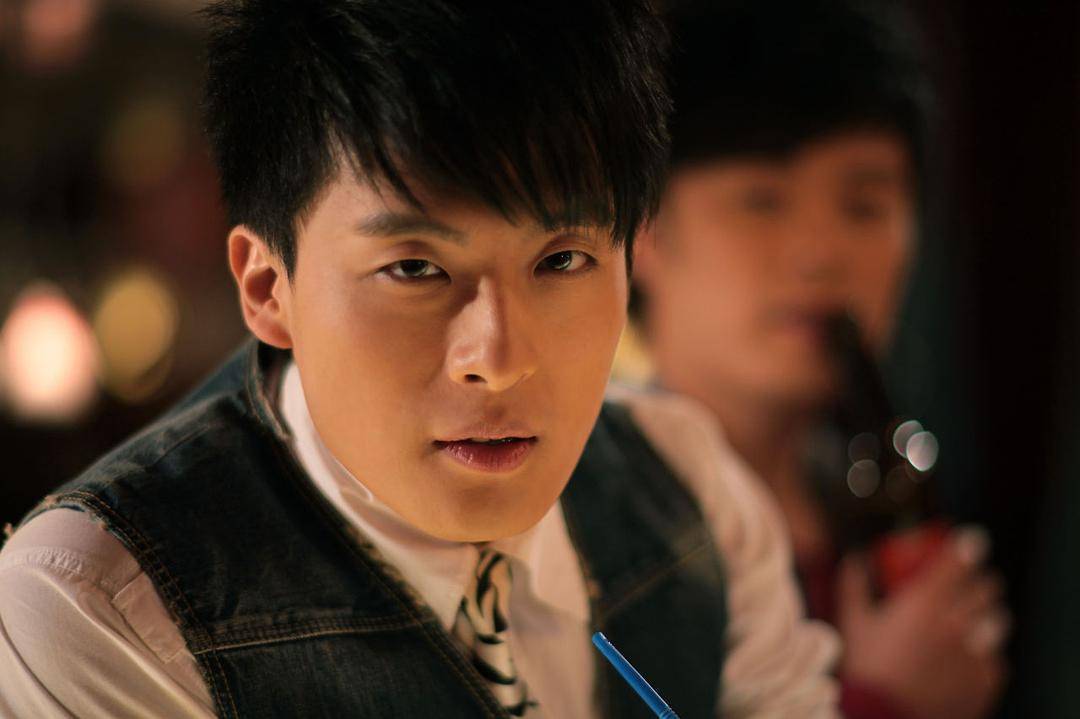 "吕子乔"孙艺洲,戏内潇洒戏外痴情,与娇妻结婚12年甜蜜至今_爱情_公寓