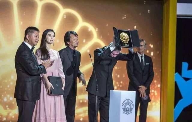 和王一博传绯闻,华谊千金帮她出头,家里破产的綦美合依然惹人羡_陈飞