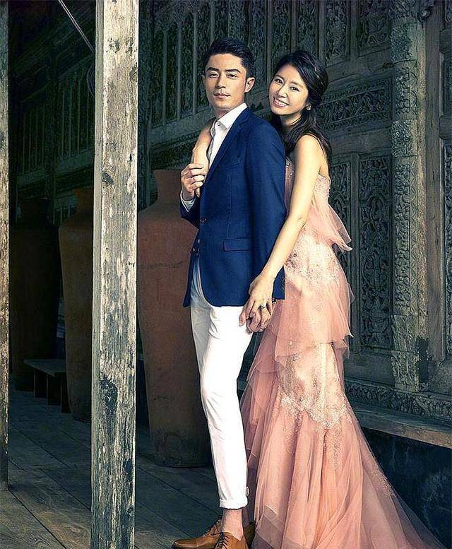 林心如为霍建华庆生晒出温情合照,照片中她的开怀大笑,太有爱了_开心