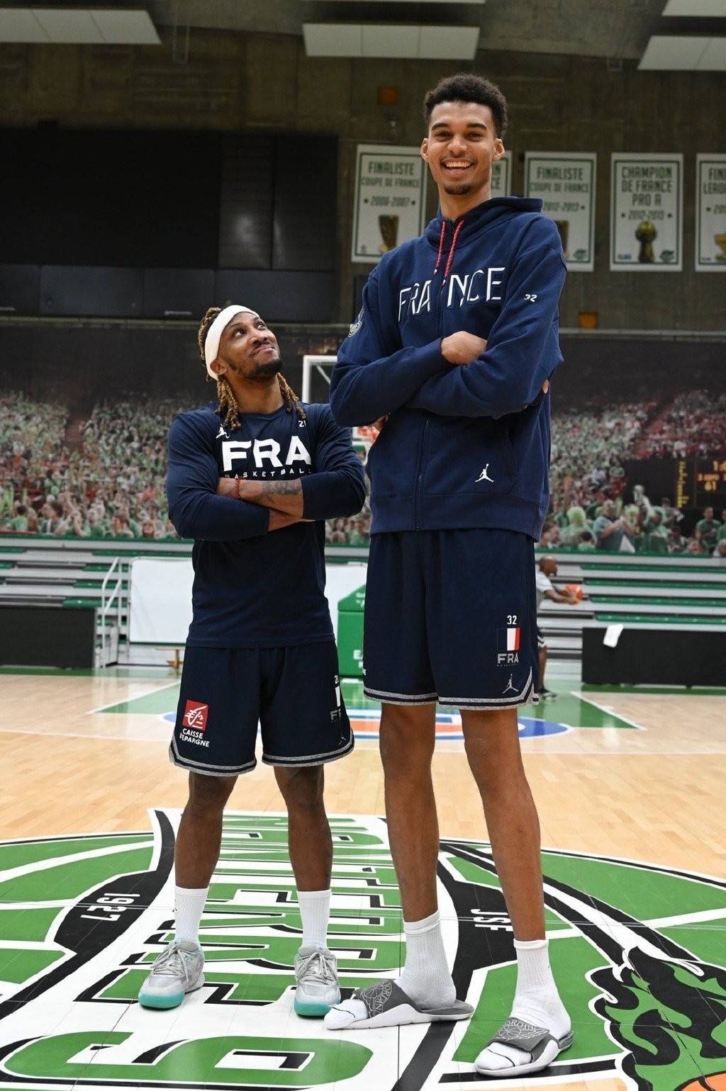 文班亚马法国队首秀砍20 9 自曝榜样是科比:钦佩他 想挑战极限_比赛