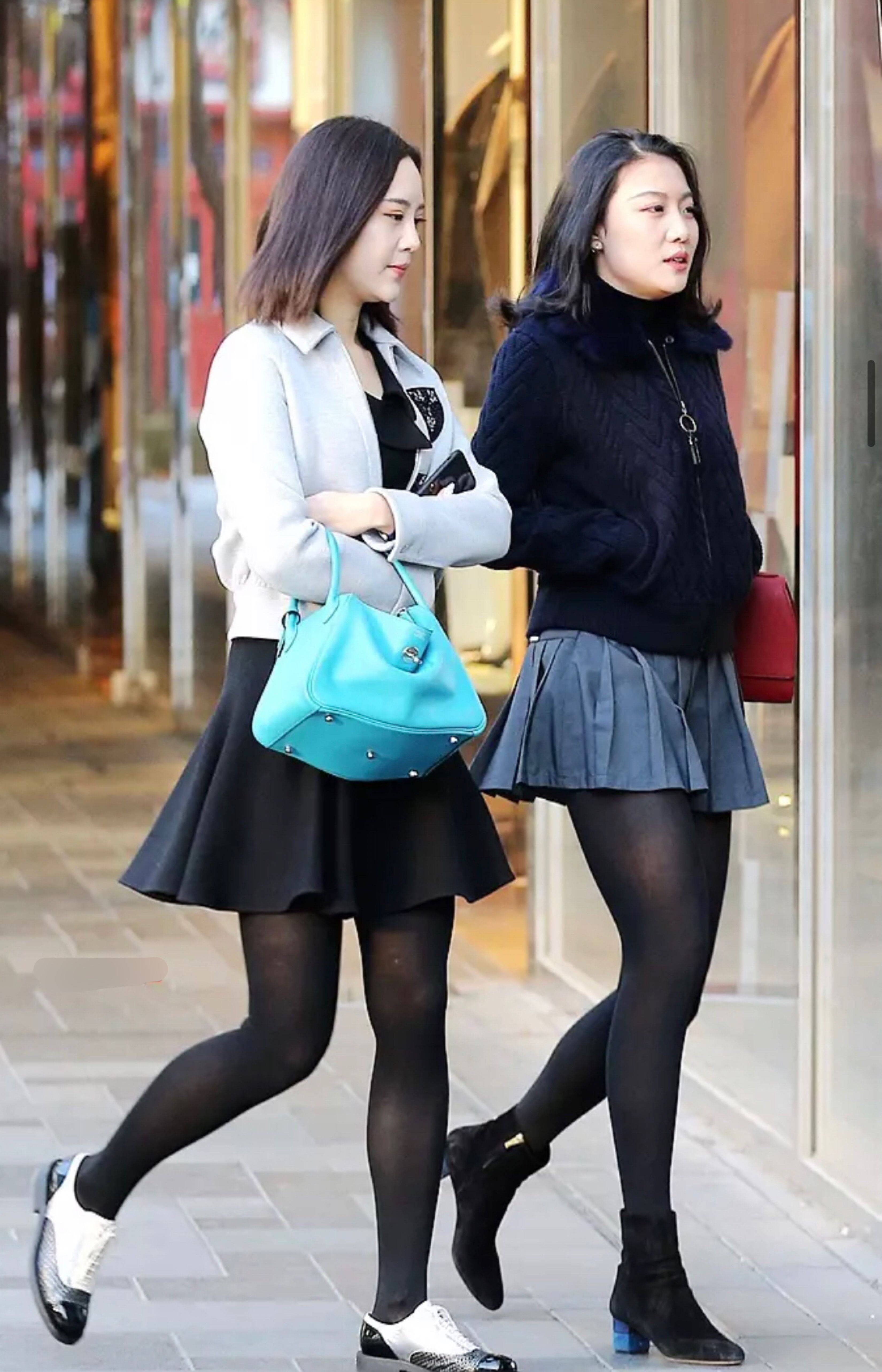 为什么劝你别穿“短裙+黑丝”出门，看完这些街拍，你就全懂了_效果_风格_女性