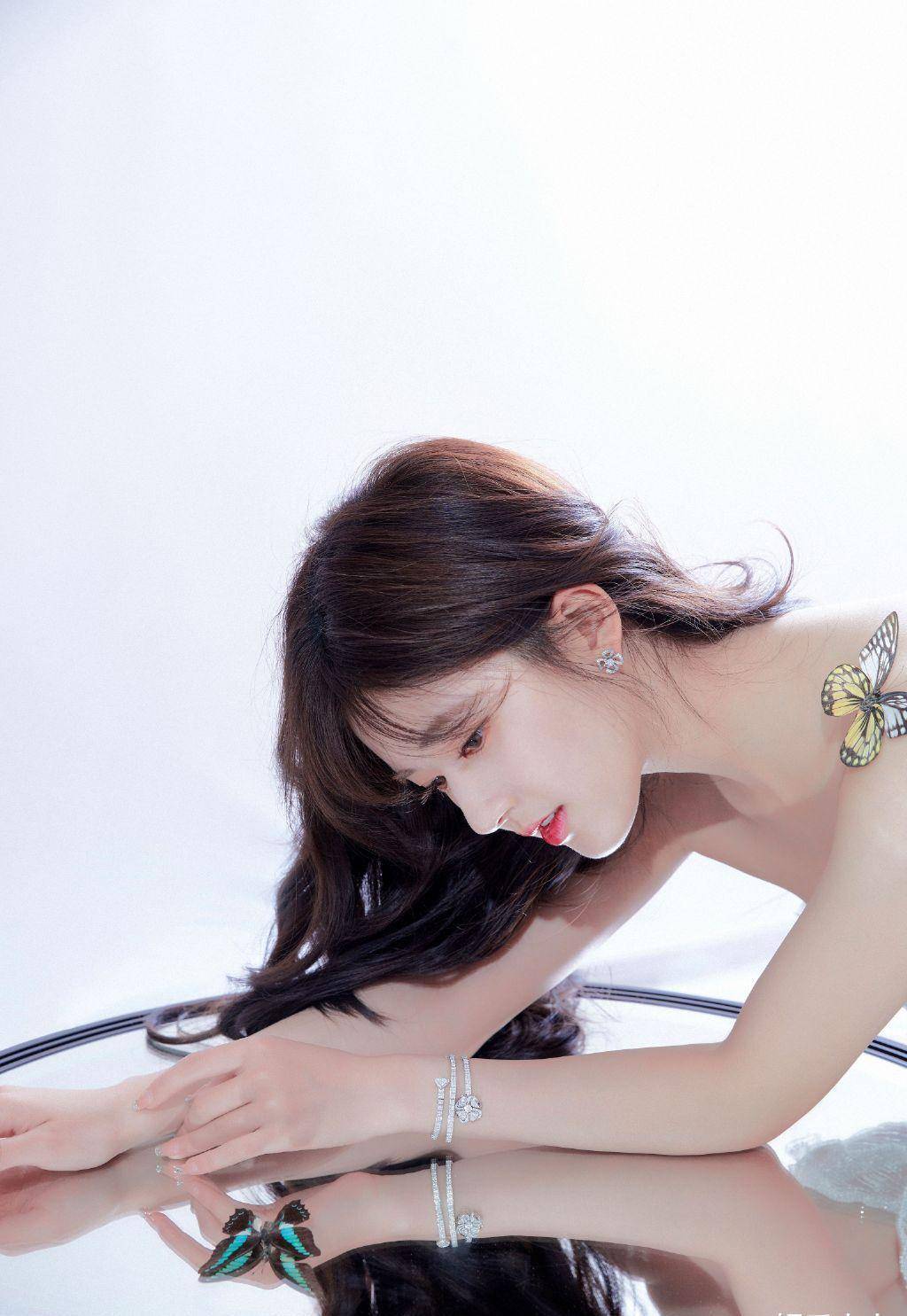 赵露思"星动之夜"盛典造型,梦幻纱裙,搭配清纯妆容,又乖又美_配饰