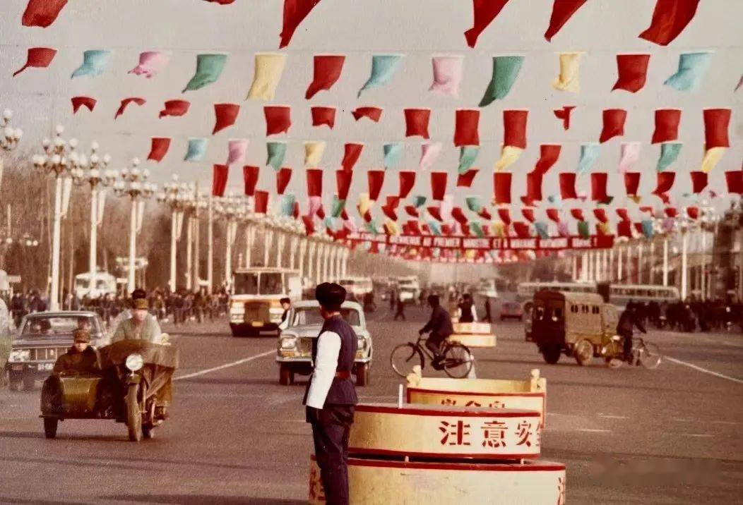 平房的首都1978年的北京_年代_照片_自行车