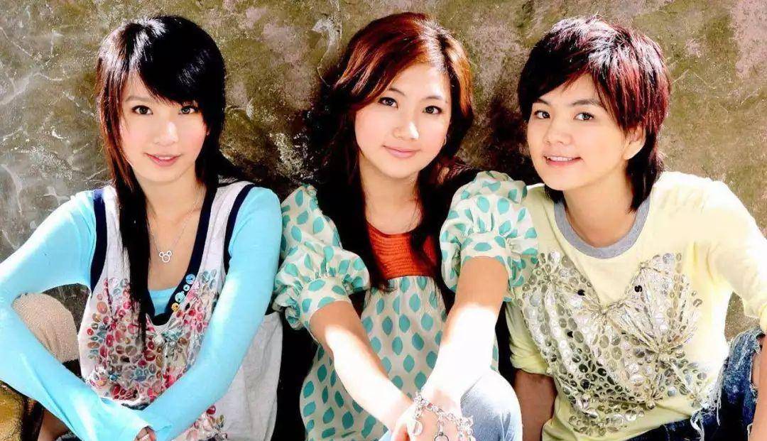 一母同胞:妹妹任容萱星途坦荡,姐姐任家萱毁容被骂,遭遇分手