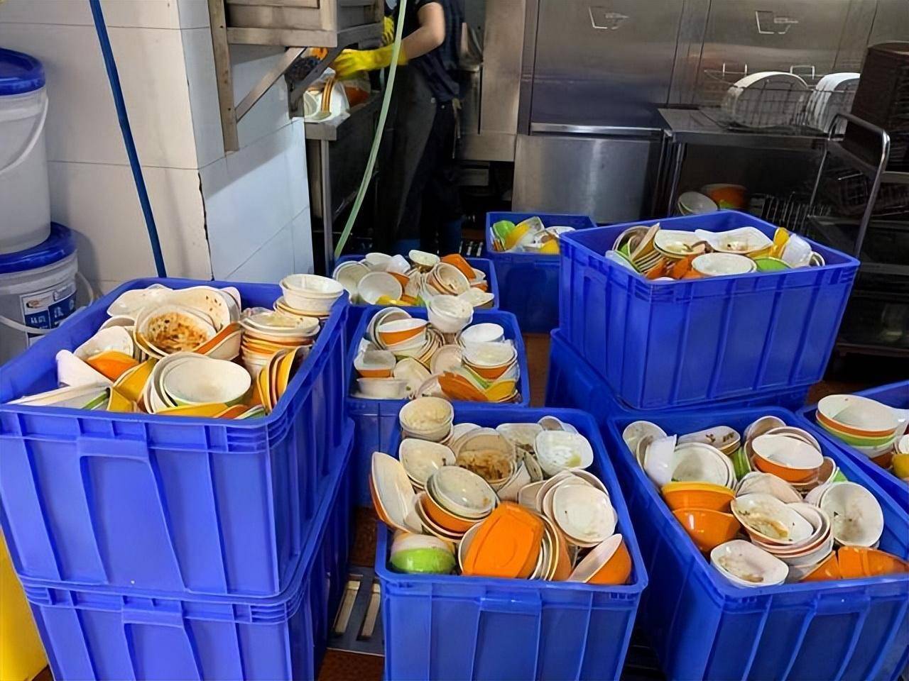 餐饮降本增效,就选"六掌柜快点"智能洗碗机