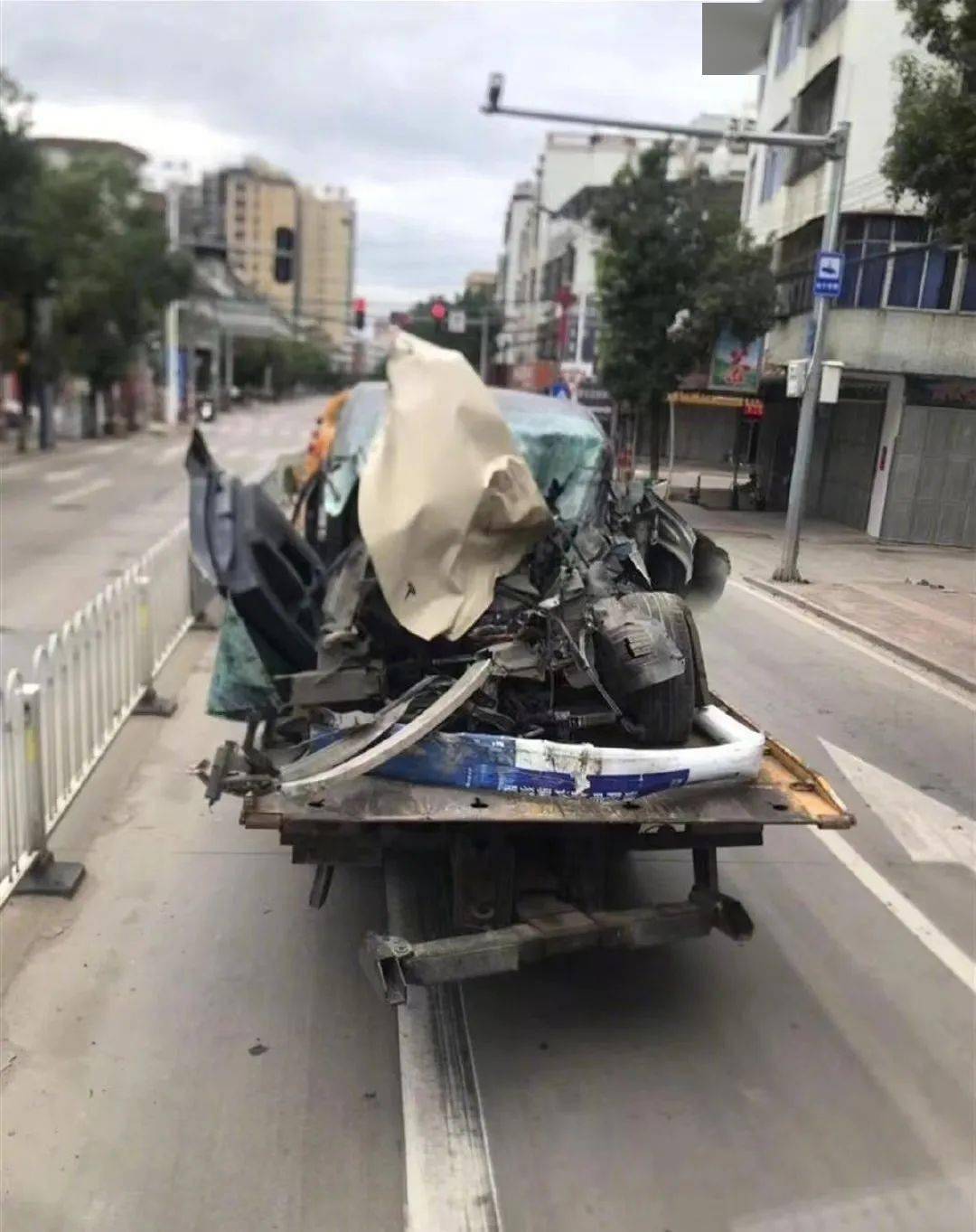 一特斯拉"失控"致2死3伤,最新回应来了_车辆_深圳_检测