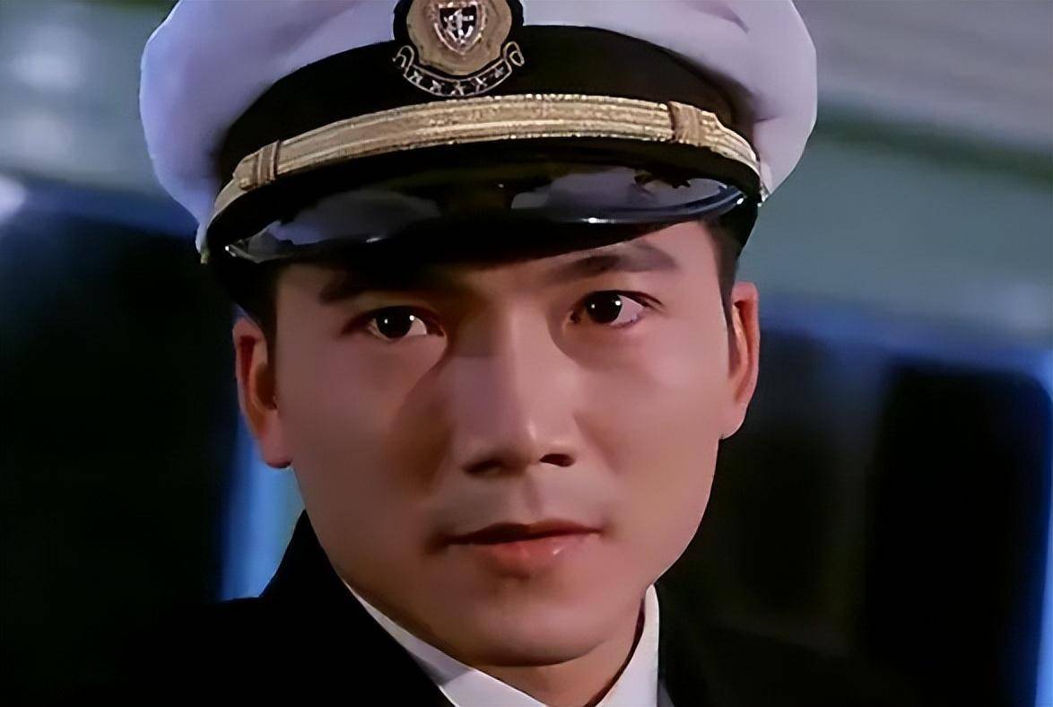 邹兆龙:拜洪金宝为师,娶港姐,反派专业户,却有一颗爱国心_邹少龙_面包