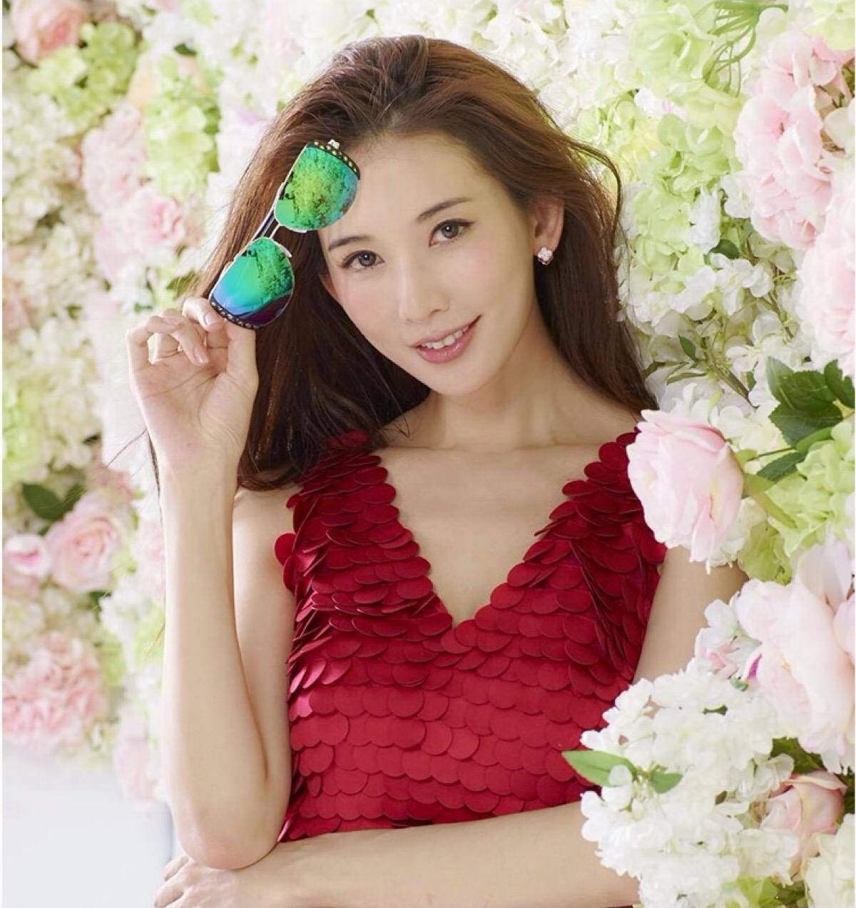 结婚3年后再看林志玲,游离言承旭和"马桶"富商后,她幸福吗_邱士楷