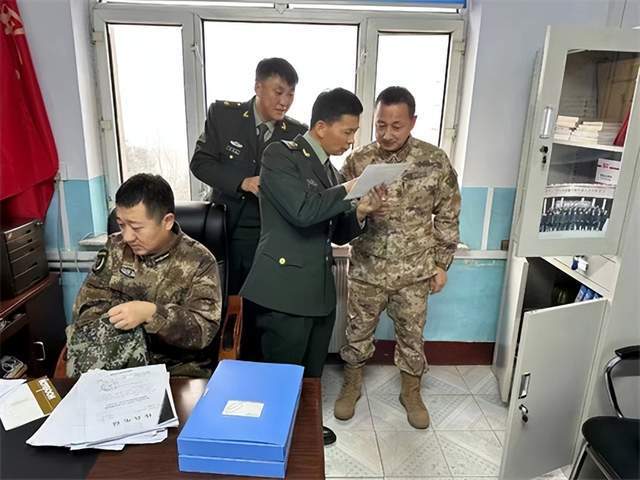 佳木斯军分区领导深入石头河子镇指导基层武装部规范化建设情况_工作