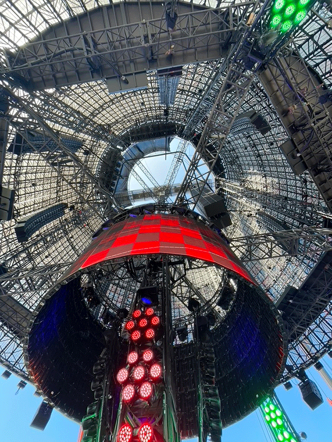 舞台巨塔 60吨360°环绕屏 超强吊挂,这个巡演创造了历史?