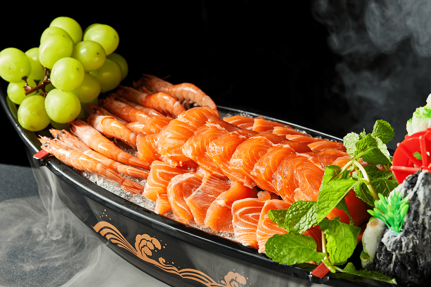 "福廷玉三文鱼品牌创始人张龙表示,他作为郴州东江人,有义务将家乡的