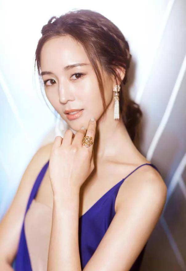 她是彭于晏的女神 36岁的她依旧像个少女 难怪彭于晏对她着迷_张钧甯