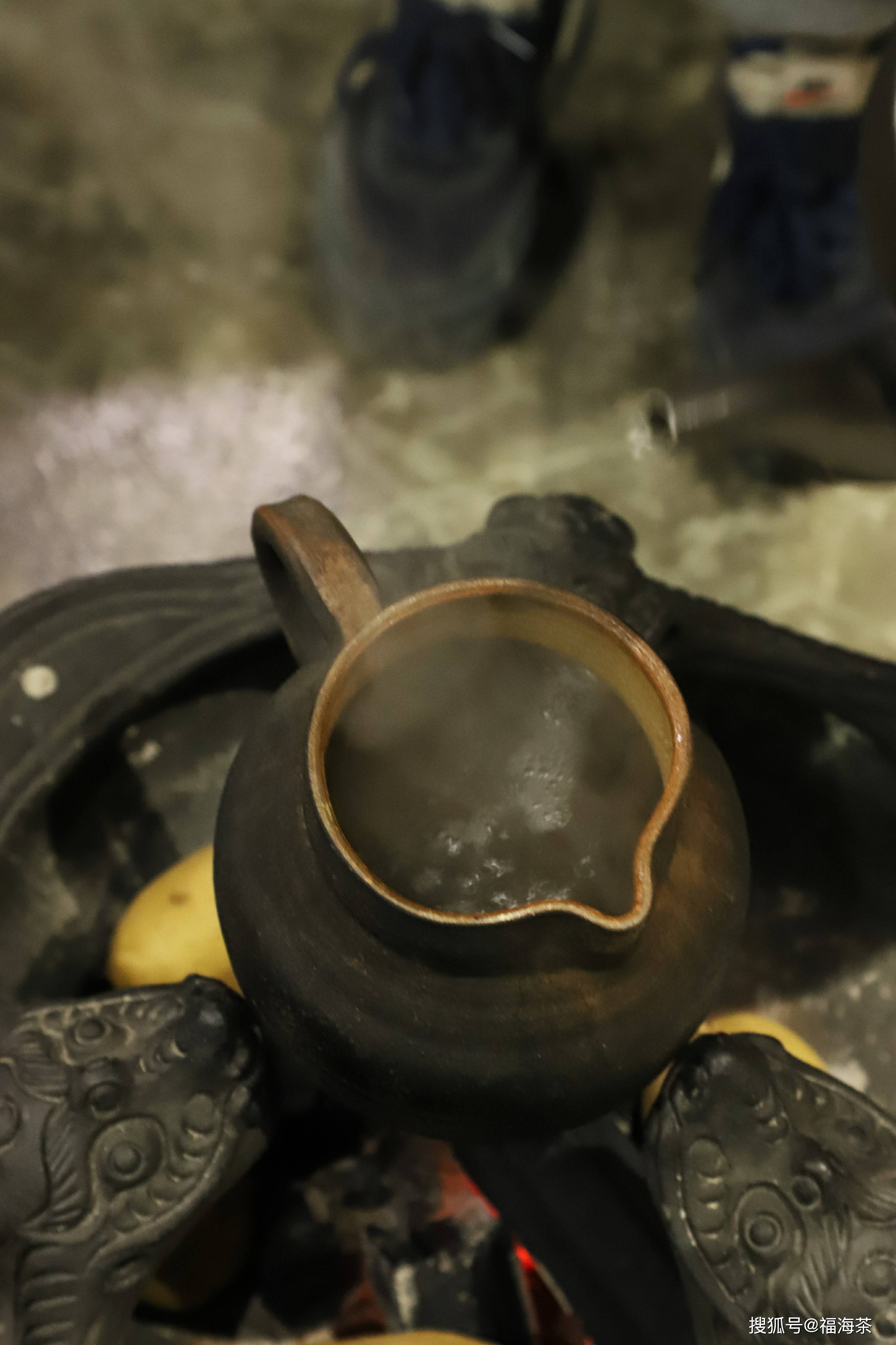 福海讲堂:冬日喝茶的正确打开方式_竹筒_雪水_火塘