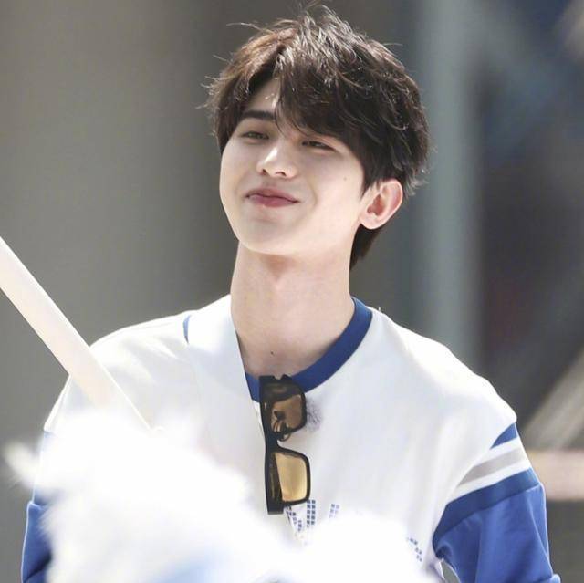 《奔跑吧兄弟》新路透!杨颖双马尾,蔡徐坤旗手装