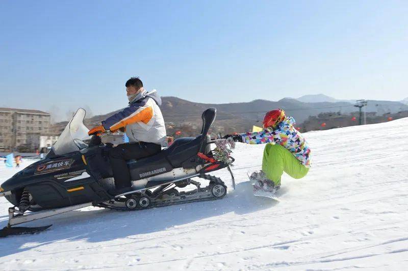 滑雪场村内有徂徕山滑雪场旅游度假区,滑雪场距离泰安市区10公里,距离