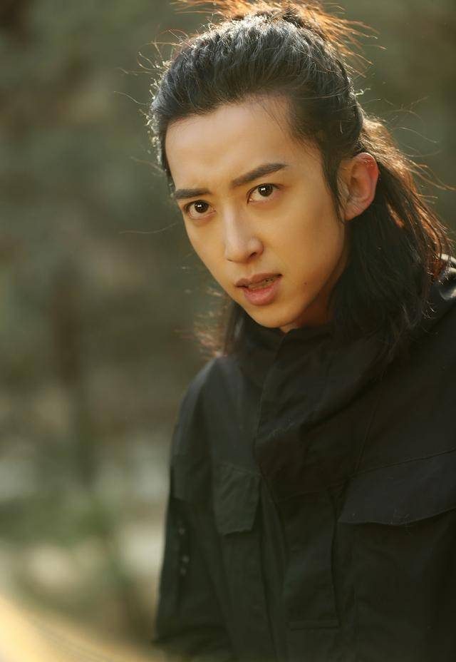 《重启》朱一龙拍摄期间收获绯闻"女友",真相既搞笑,又无奈_吴邪_流量