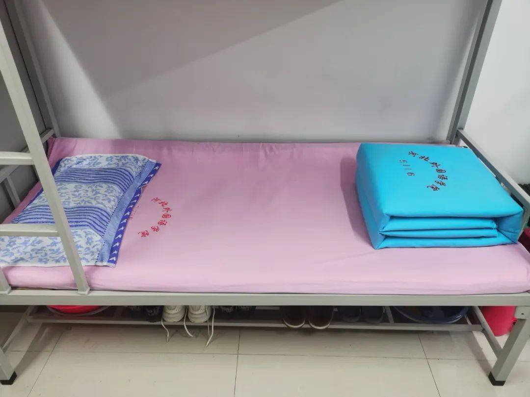 河北外国语学院2022级新生内务军训汇演圆满结束_物品_宿舍_豆腐块