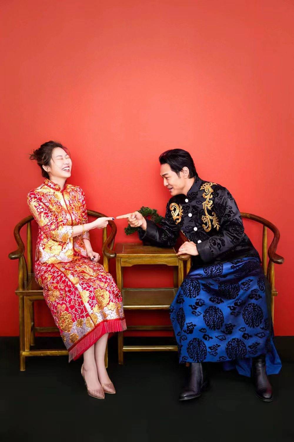 饱含爱意的歌曲是十年幸福的诠释,祝杜德伟与妻子结婚十周年快乐,也愿