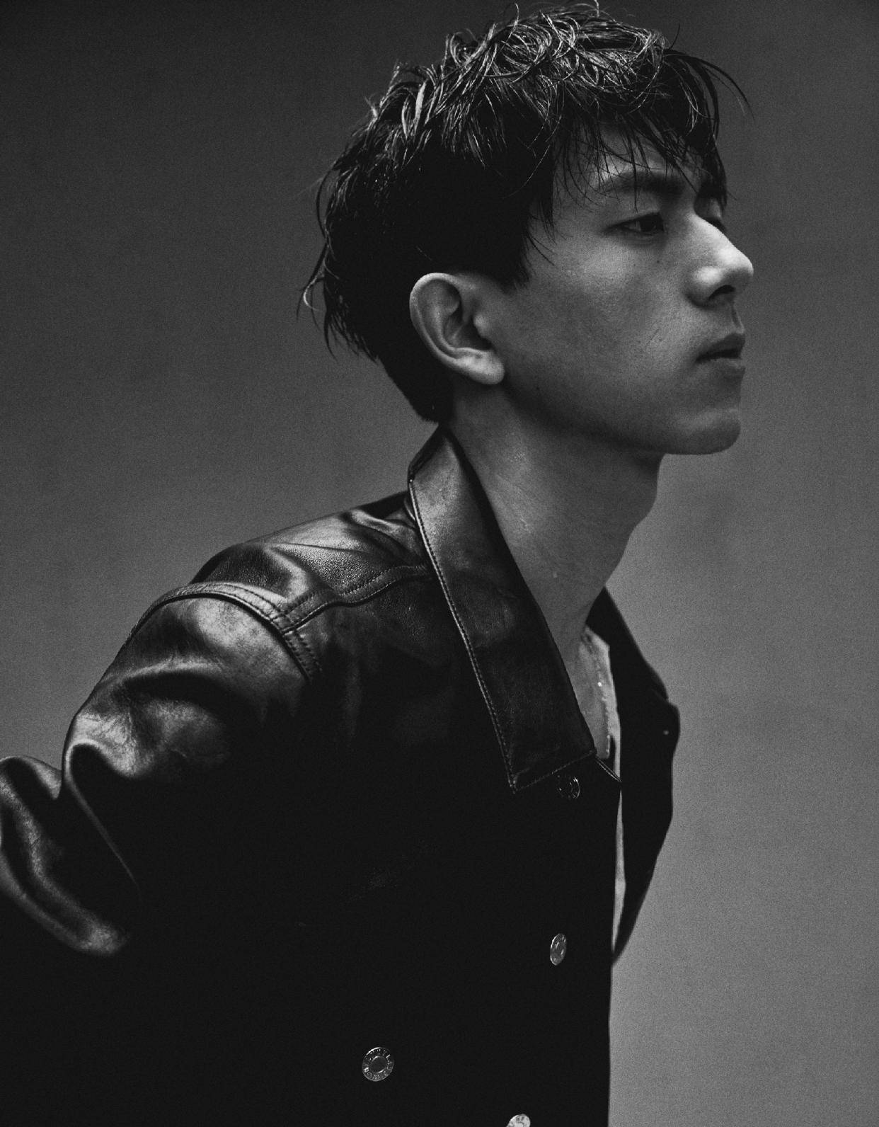 型男留胡子气质变化大?李现陈伟霆蓄胡须也秒变大叔?