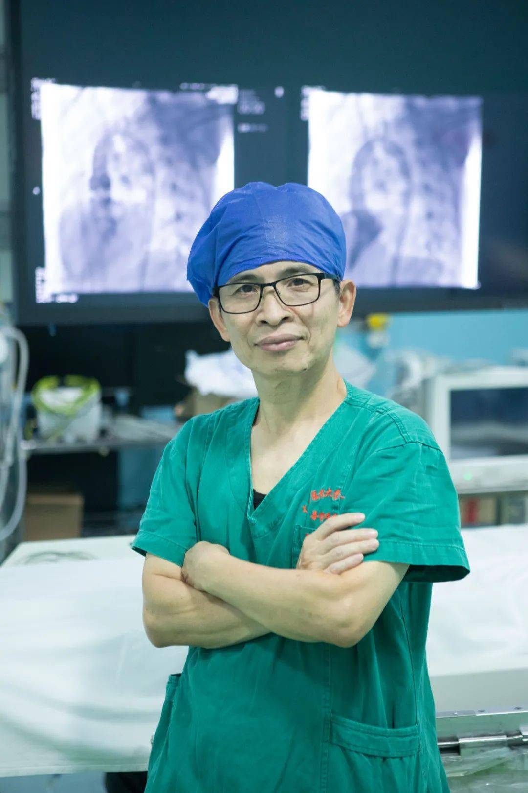 广西医科大学第一附属医院庞玉生教授(博白菱角人),陈成主治医师,苏丹