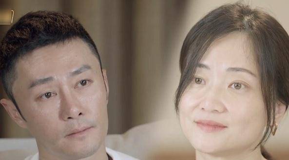 首期节目中,演员郭柯宇(女,44岁)和演员章贺(男,42岁)的结婚,离婚经历