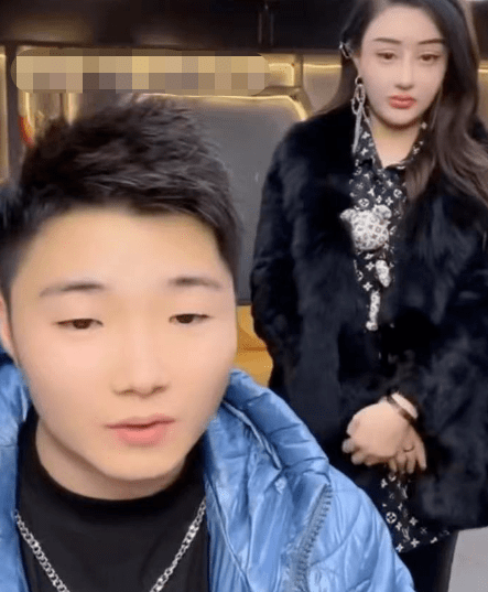 白小白被女徒弟气哭直播间!石头花媳妇刘野呕吐疑似怀孕 ?_时候