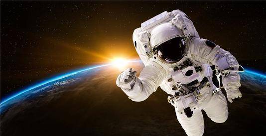 《银河补习班》中的"夜游神":宇航员马飞在太空中是怎样睡觉的_睡眠