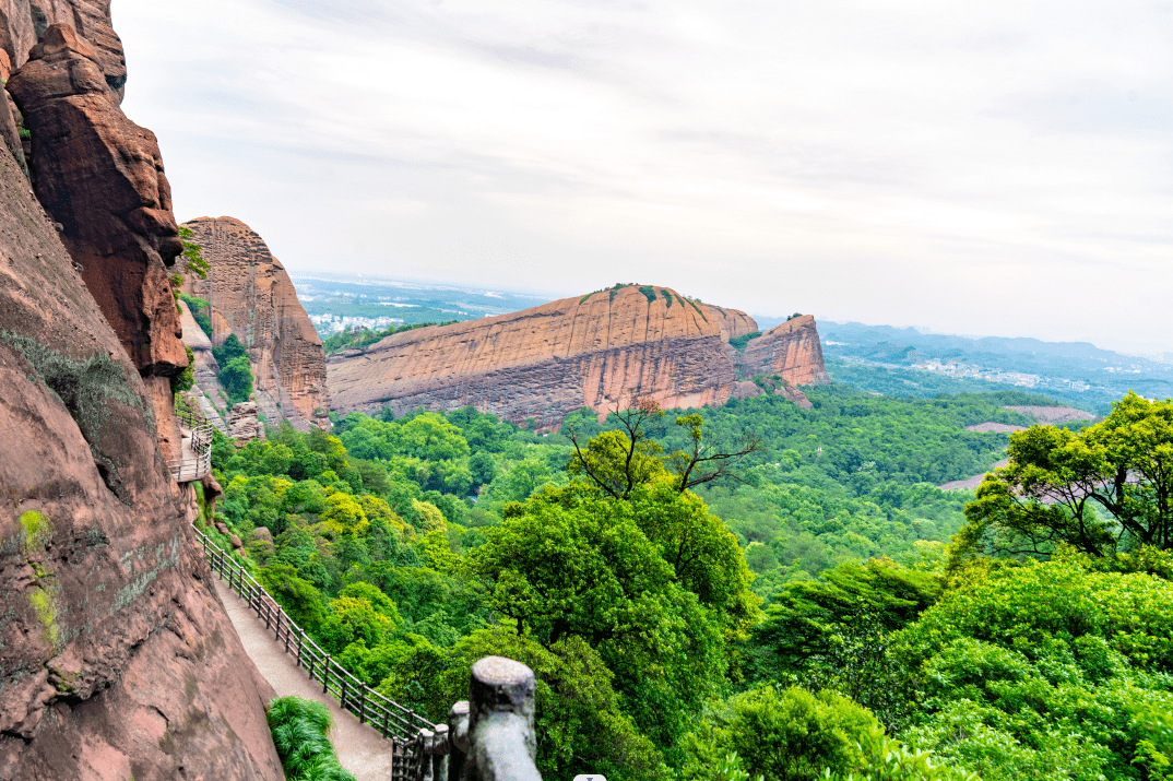 来源:江西龟峰旅游—end —责编|邱颖莉审核|余华签发|余晓娟投稿