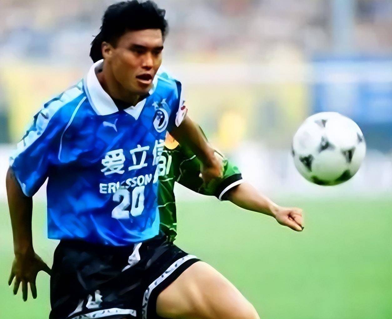 大连万达夺冠,是上世纪中国足坛最闪耀的球星之一,2002年12月小王涛