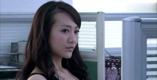 除了扮演安然的孙雅,还有如今很火的王鸥和饰演杨桃的周泓,都是身材和