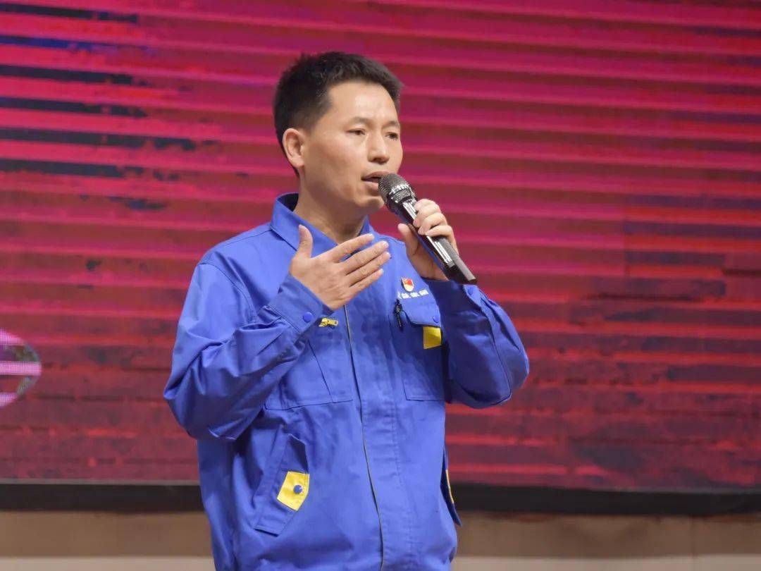 《青年技工中的一面精神旗帜》↑通用设备分公司刘明明讲述故事《突破