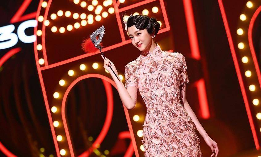 关晓彤穿旗袍更显腿长,这腿简直能上天_节目_粉色_显得