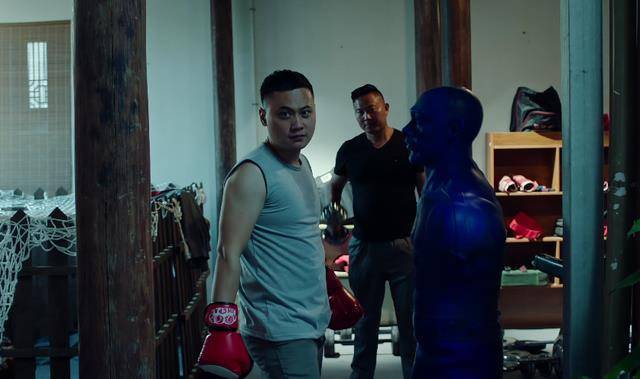 除了情人,米振东的几个兄弟束立可,江向阳,彭会军完全就是以军事化