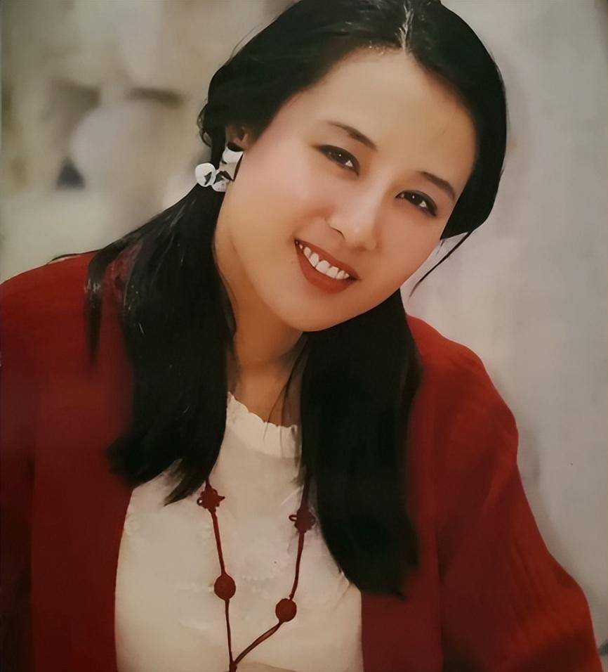 吴玉芳就凭借着在电影《人生(1984)》中饰演的女主角刘巧珍获得了百花