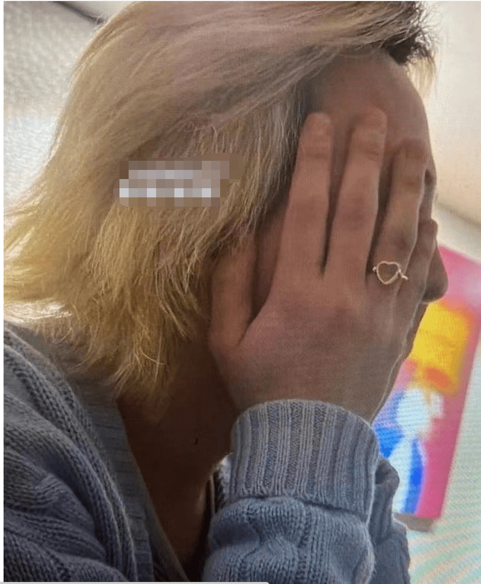 拥有前任跟朋友出游的照片也不是太奇怪,只是 jennie 没有特别去删除