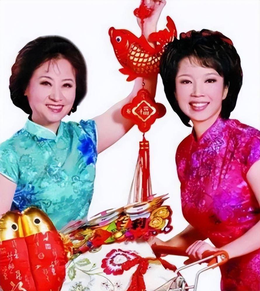 《夕阳红》主播黄薇:年轻时就主持老年节目,生活中也是大孝女_父亲