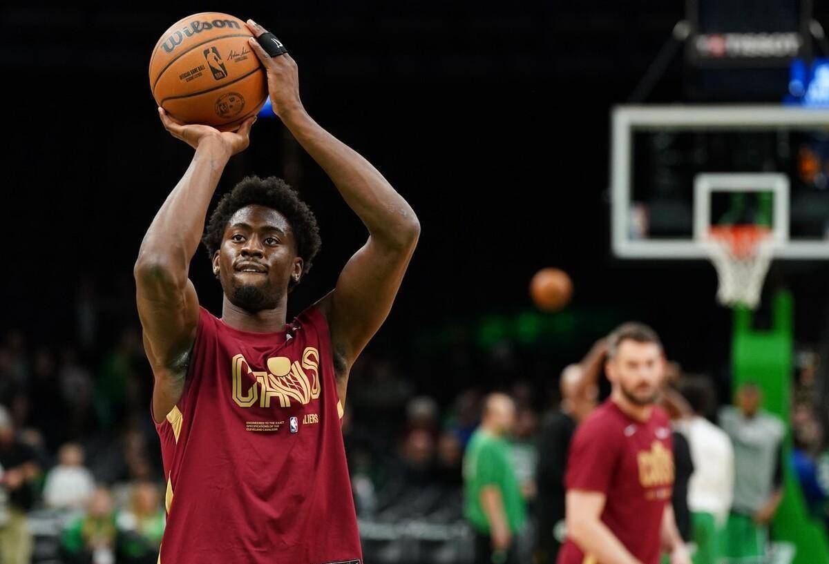 斯玛特15投仅3中!狂揽11分5篮板7助攻_米切尔_骑士_杰森塔图姆