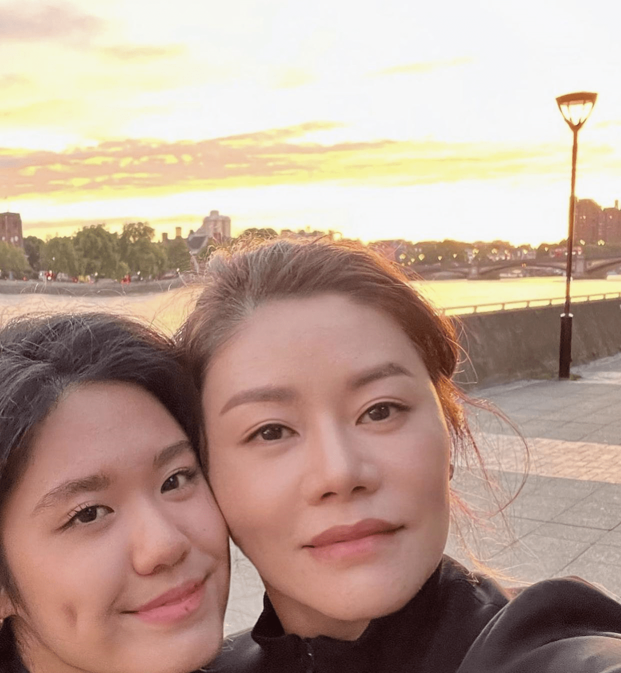 疑不忍分别未露面,富婆妻子险哭昏_范姜_钟懿_娱乐