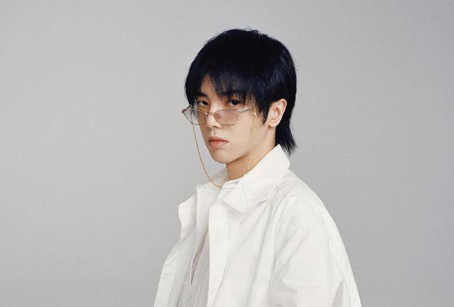 华晨宇《歌手》新物料,一身粉红色超可爱,"东北揣"实力抢镜_袖口_表演