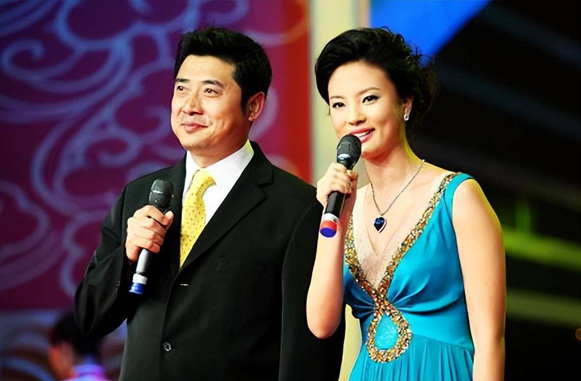 在2004年的时候调入文艺中心国际部工作,陆续组织庆祝澳门回归的晚会