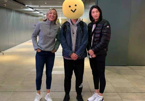 金软景红唇夸张,拉尔森超细美腿,两人成夺冠保障_上海女排_中国女排