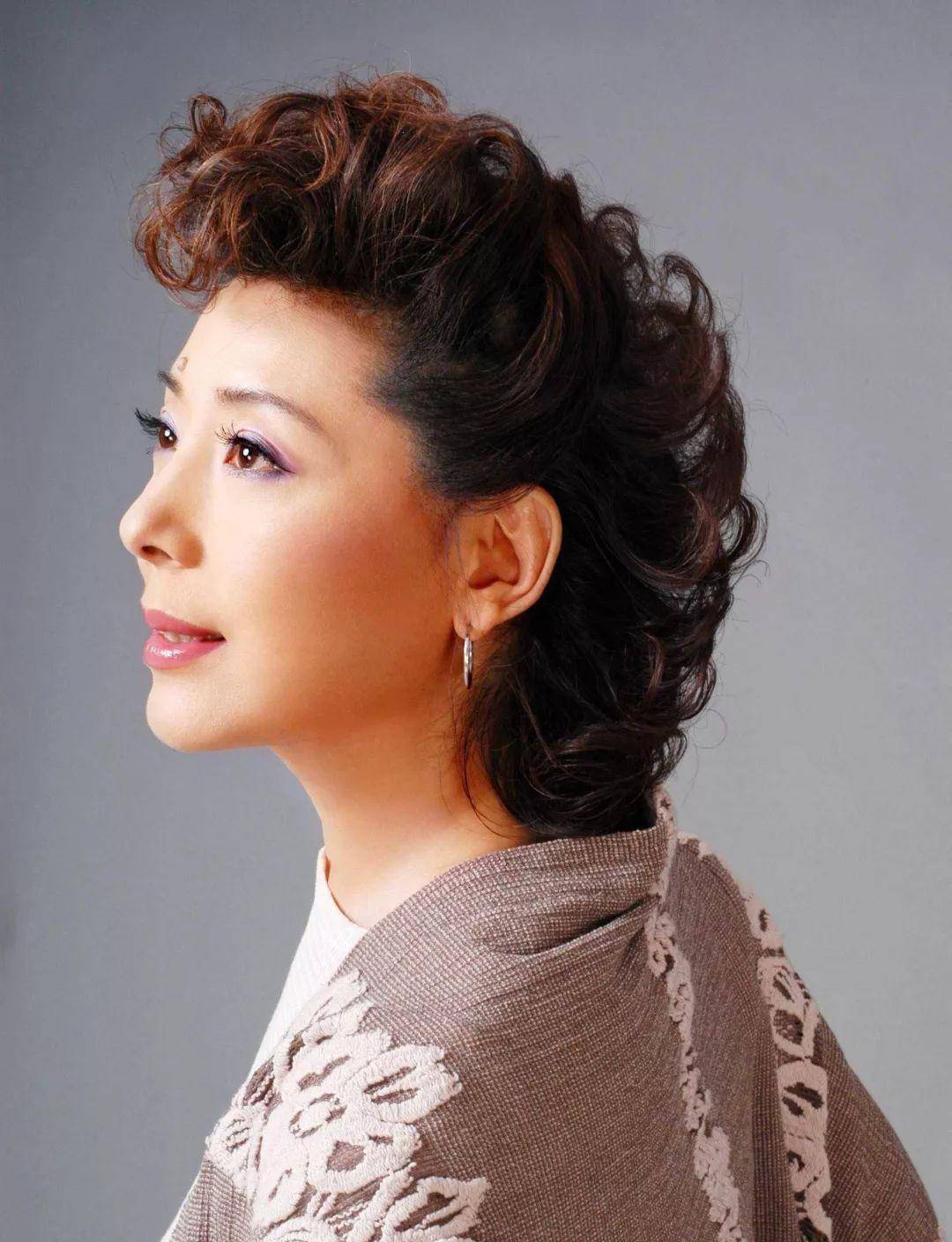 68岁关牧村现状:面色红润状态佳,被二婚丈夫宠爱23年真幸福_婚姻_前夫