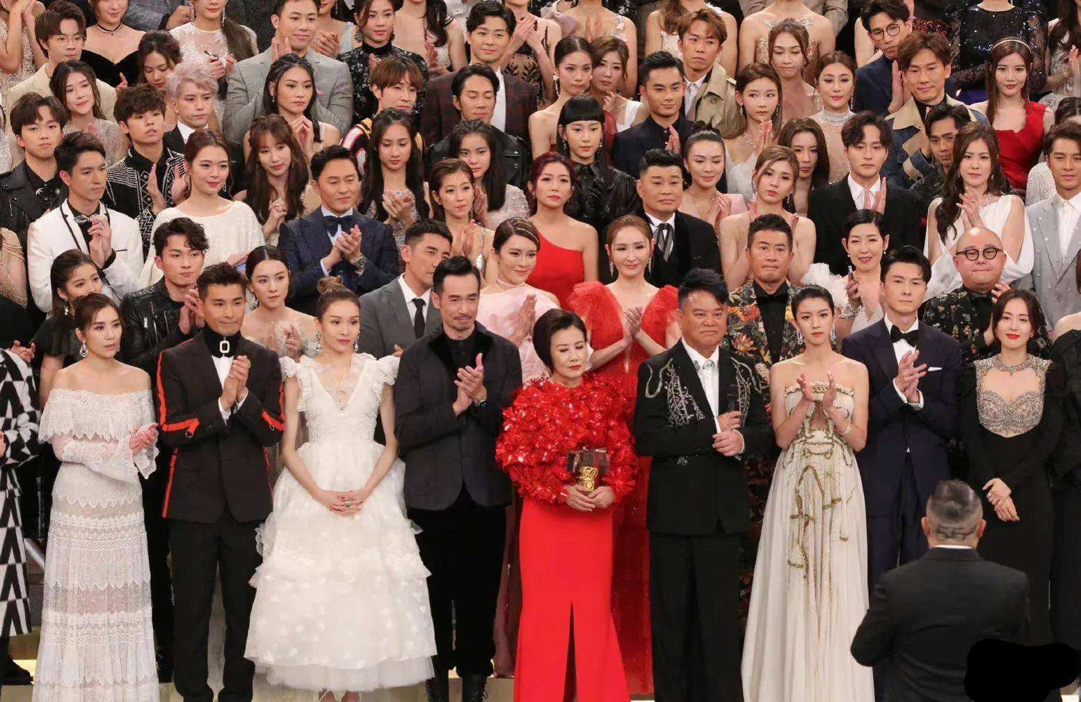 香港tvb55周年台庆晚会,红毯上已无昔日风采,郭富城压轴唱跳_汤洛雯_