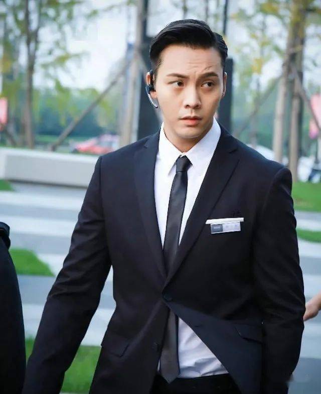 37岁陈伟霆近照曝光:体脂低至8%,这肌肉是认真的吗?_腹肌_身材_健身