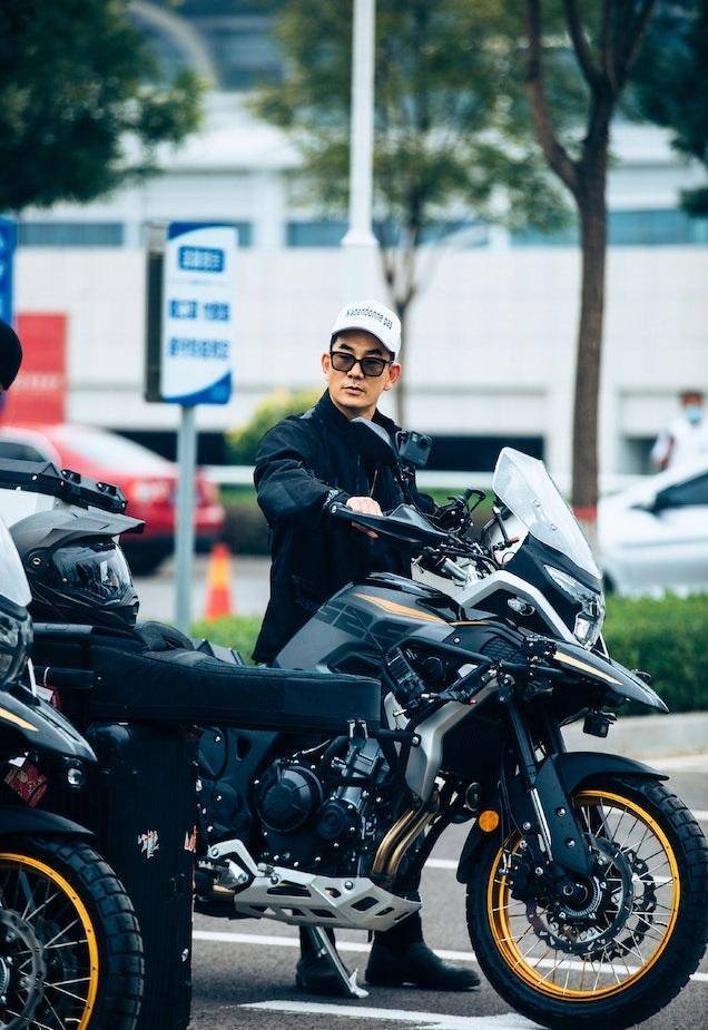 任贤齐偶遇寻子父亲,热心转发资料,获舒淇,林峯等明星关注_孩子_寻找