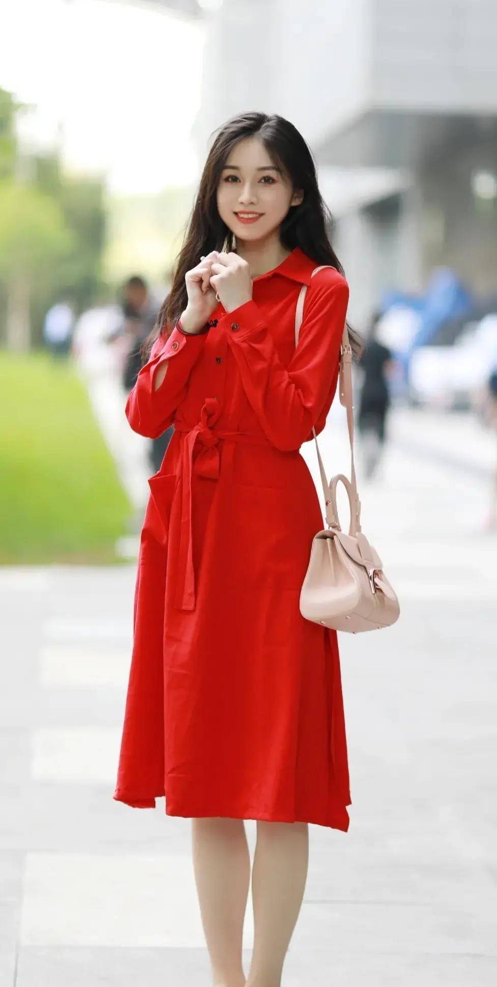 "土里土气"的大红色衣服,穿出现代潮流感,穿出特色才是正道_生活